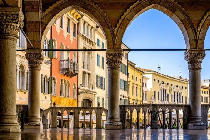 Bilocale Chic vicino al Teatro - B&B Udine