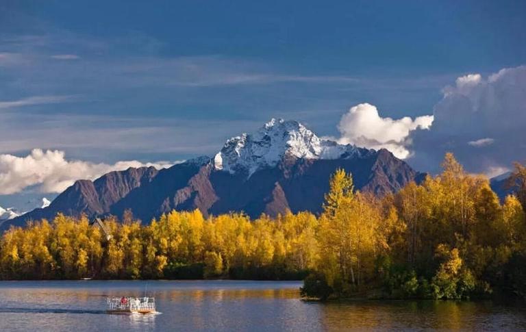 Lakeside Boathouse - B&B Wasilla