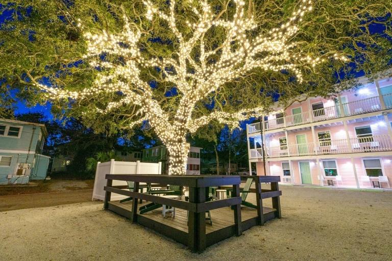 TreeHouse Lodge Walk to Beach Pet-Friendly 202 - Ferienwohnung Myrtle Beach