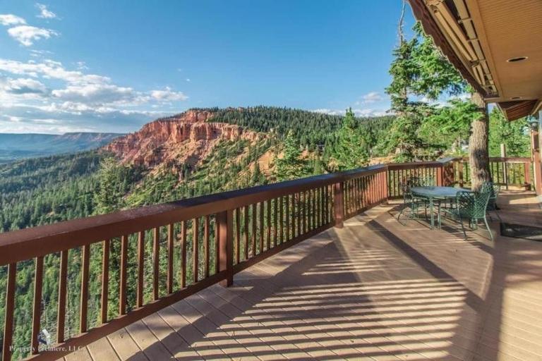 Amazing views near Strawberry Point! - B&B Duck Creek Village