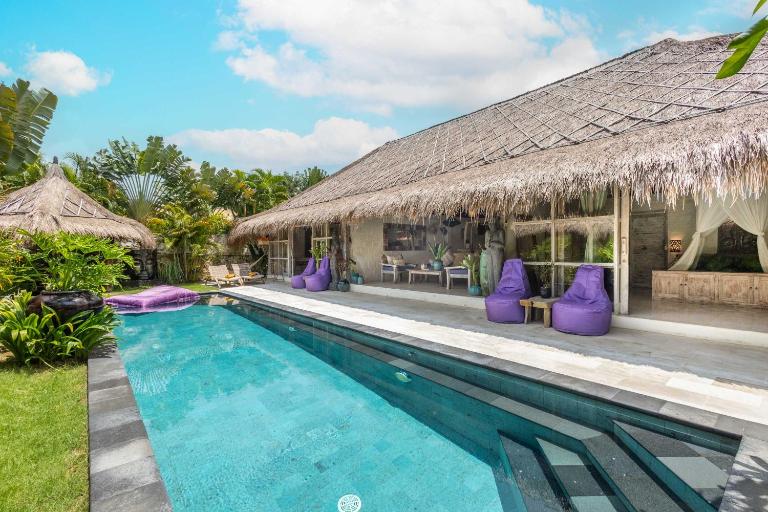 Megalan Villa Balangan - Bed and Breakfast Padang