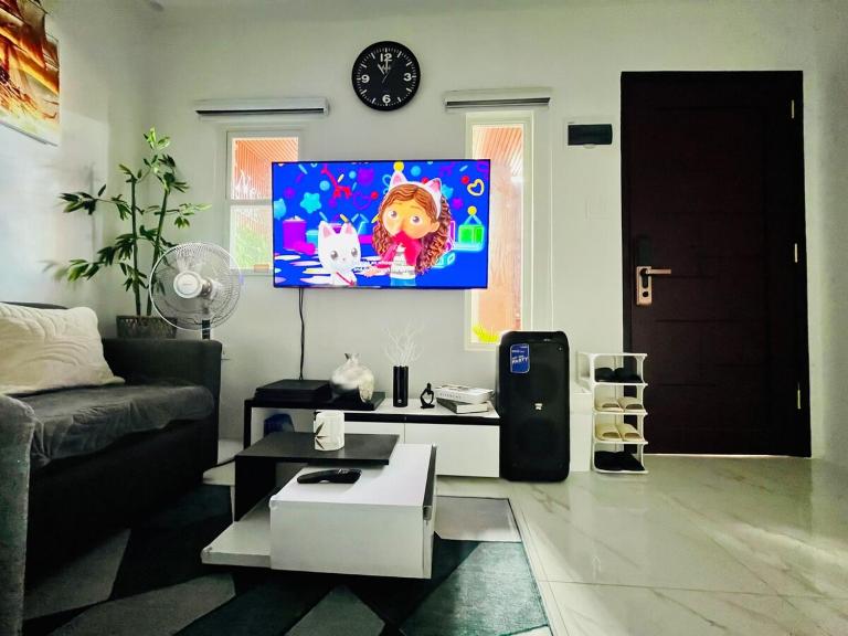 Calm Nest Nearcation by MK HOMES - Chambres d'hôtes Cabanatuan City