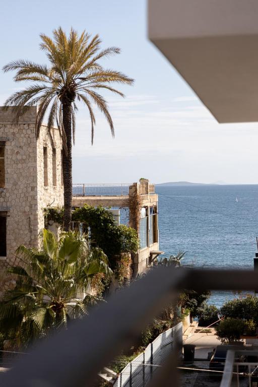 Kastella Waves Chic 2-Bedroom Getaway - Chambres d'hôtes Le Pirée