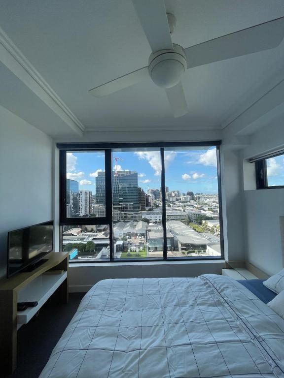 THE centre of brisbanes nightlife! - B&B Brisbane