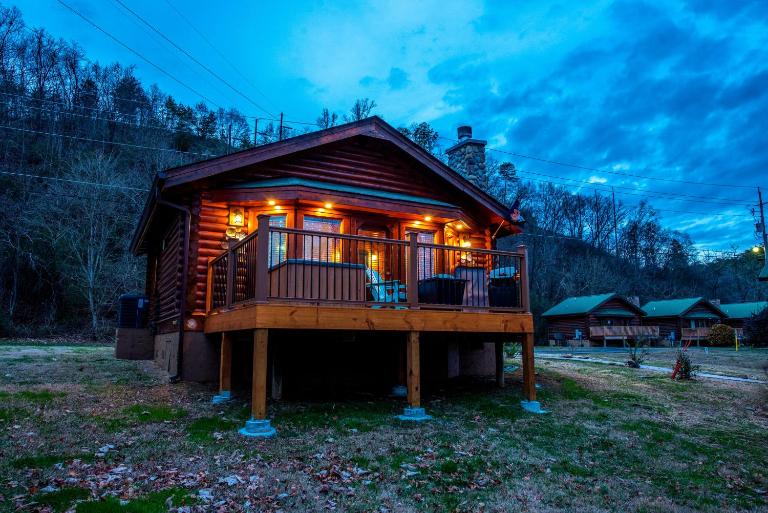 Dancing Waters - Bed and Breakfast Pigeon Forge