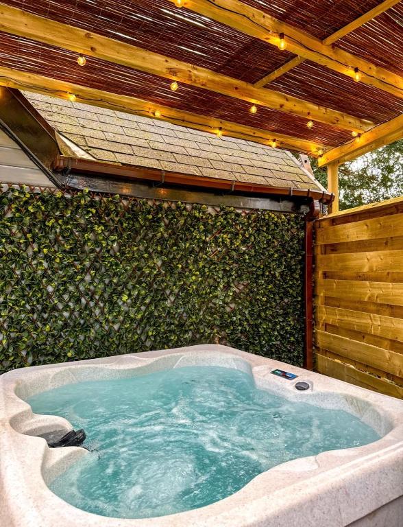 Danu 1A -Hot Tub-Perth-Pet Friendly-Luxury-Romantic - B&B Perth