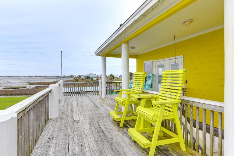 Walk to Beach! Bayfront Coastal Gem in Gilchrist - B&B Gilchrist