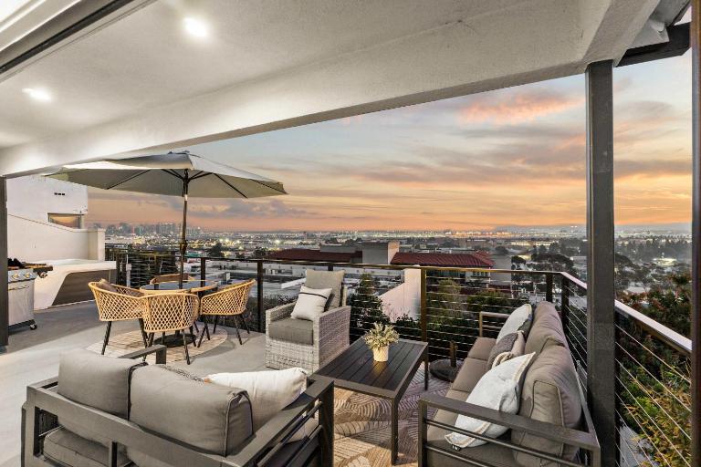 The California - On Top of San Diego in a Hot Tub - B&B San Diego