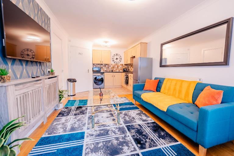 Bright & Elegant House Near City Centre and Stadium - Ferienwohnung Cardiff