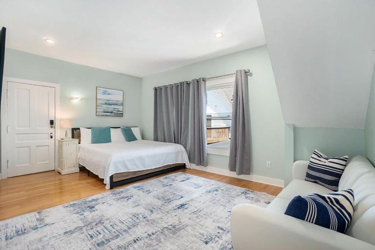 Grand Harbor Apartments Unit 4 - 200 - B&B Grand Haven