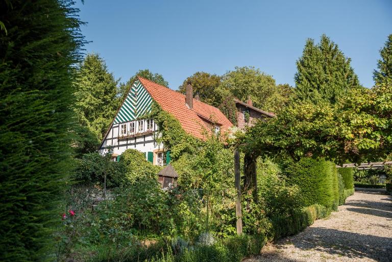 Altes Forstamt im Teutoburger Wald-Fewo Hofgarten - B&B Altenbeken