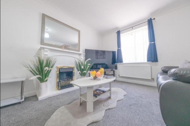Sleeps 5 - Private Garden- Free Parking - Chambres d'hôtes Corby