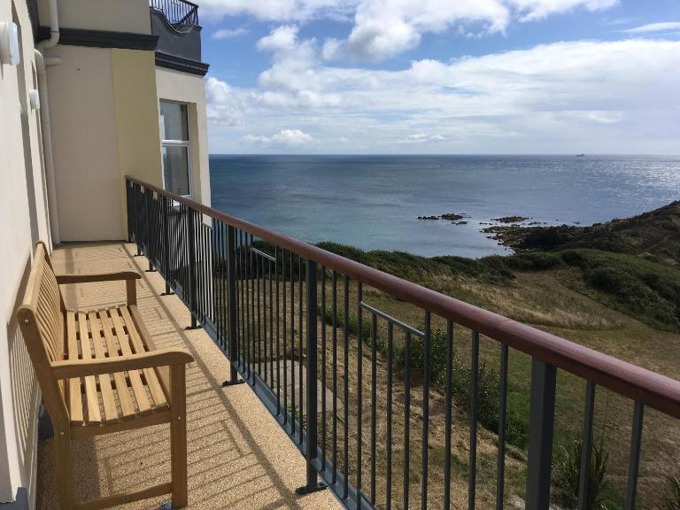 Stanwick - Panoramic coastal view with balcony - Ferienwohnung Coverack