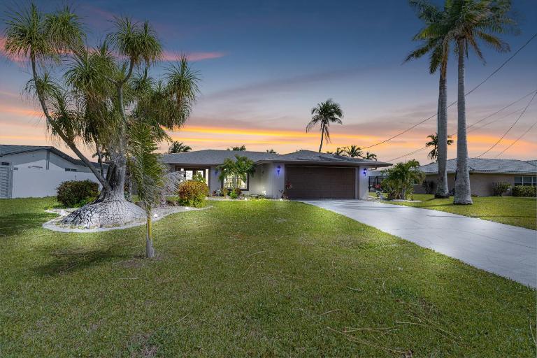Gulf Breeze Haven Direct Gulf Access Pool+Dock - B&B Cape Coral