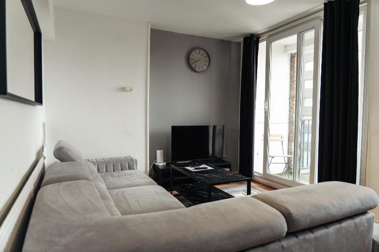 Tower Bridge Shard View 2 Bed Deluxe Apartment - B&B London
