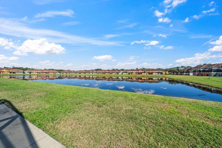 Lakefront 4 Bed private Oasis Location - B&B Kissimmee