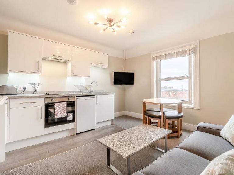 Sea View Apartment Near The Beach and Town Center - Bed and Breakfast Cromer