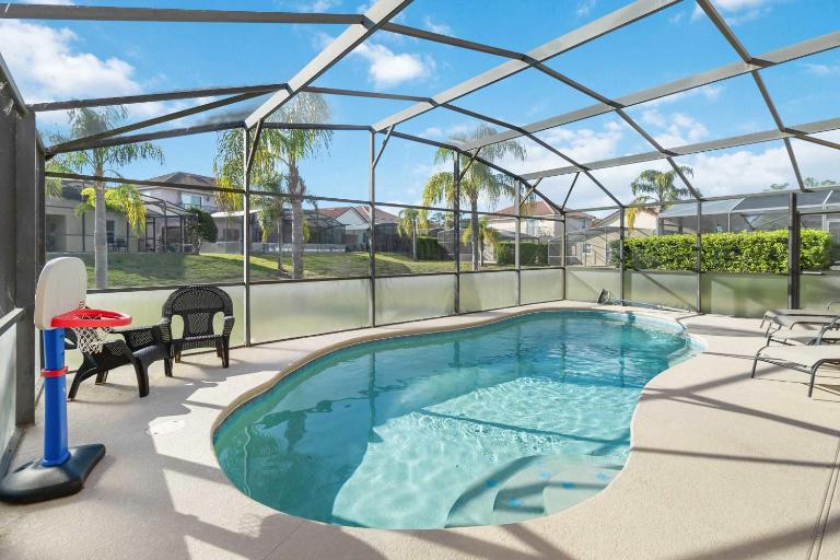 Spacious 4 Bedroom Vacation Villa Near Disney perfect for Two Families - Bed and Breakfast Davenport