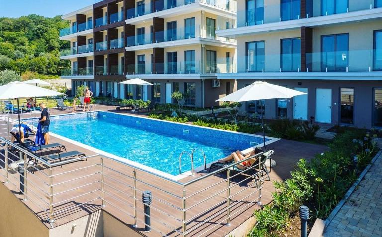 Casa Montenegro Studio with pool near airport - Chambres d'hôtes Tivat
