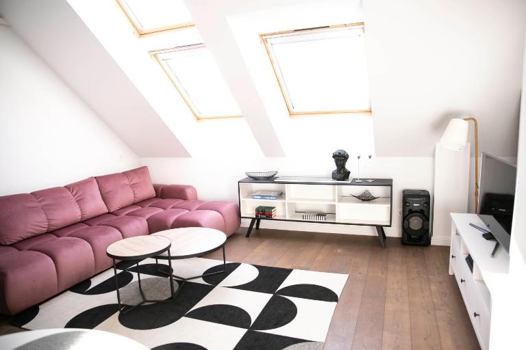 Riverside Apartment In The Heart of Old Town - B&B Klaipėda