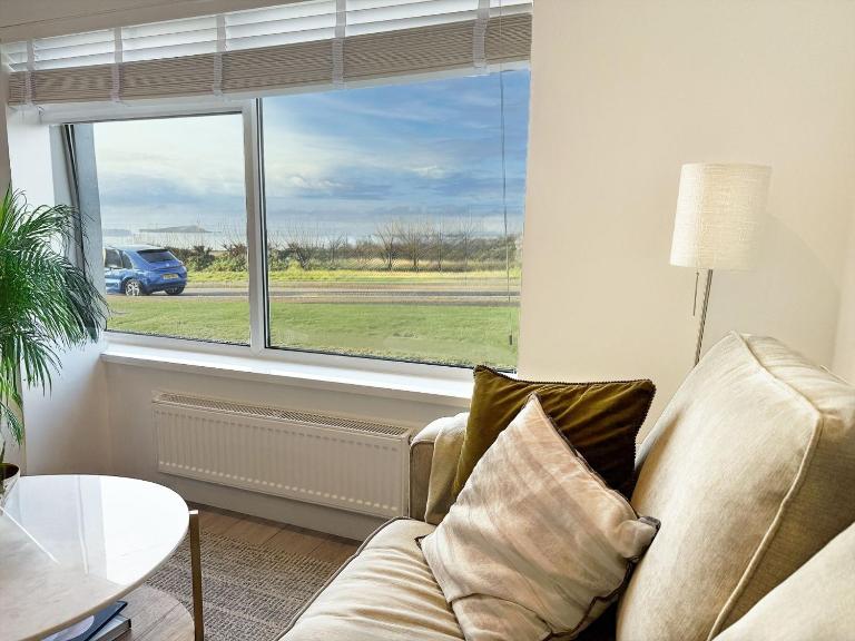 8 Coastline Apartment - Bed and Breakfast Newquay