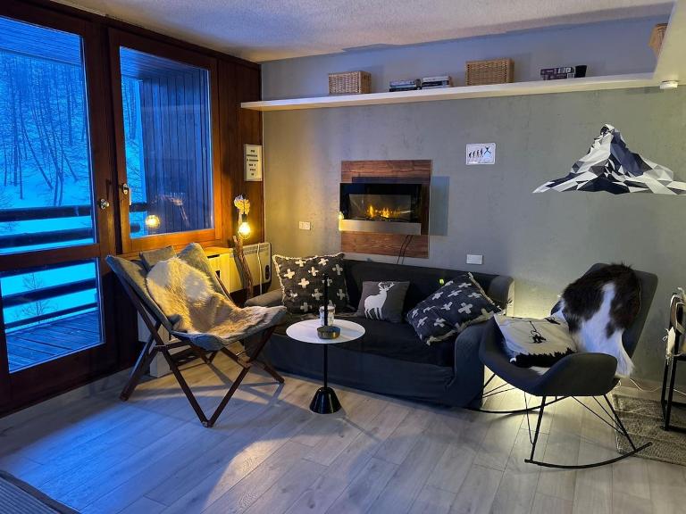 Cosy Ski-in Ski-out Suite with Matterhorn Views - B&B Cervinia