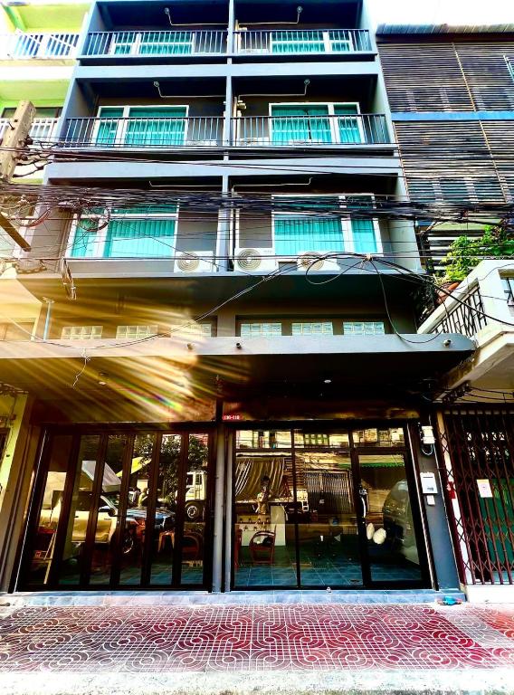 The Circle 2 - B&B Bangkok