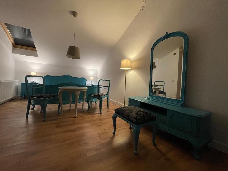 Glam One Bedroom Duplex in Vila in city centre - B&B Arad