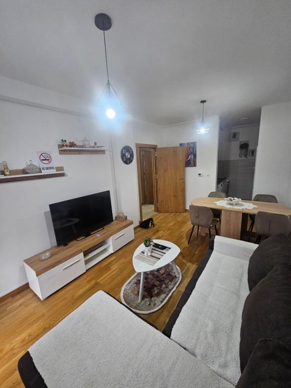 Two - Ferienwohnung Kragujevac