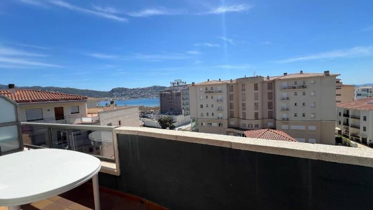 Bonito dúplex con vista mar y aparcamiento AV-02 - B&B Roses