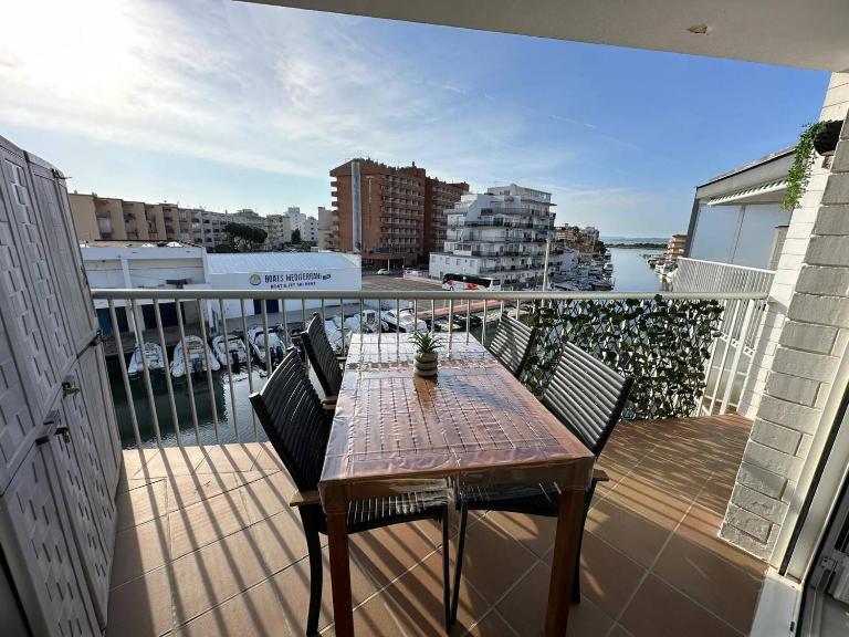 Precioso apartamento con vistas canal cerca playa AV-62 - Ferienwohnung Roses