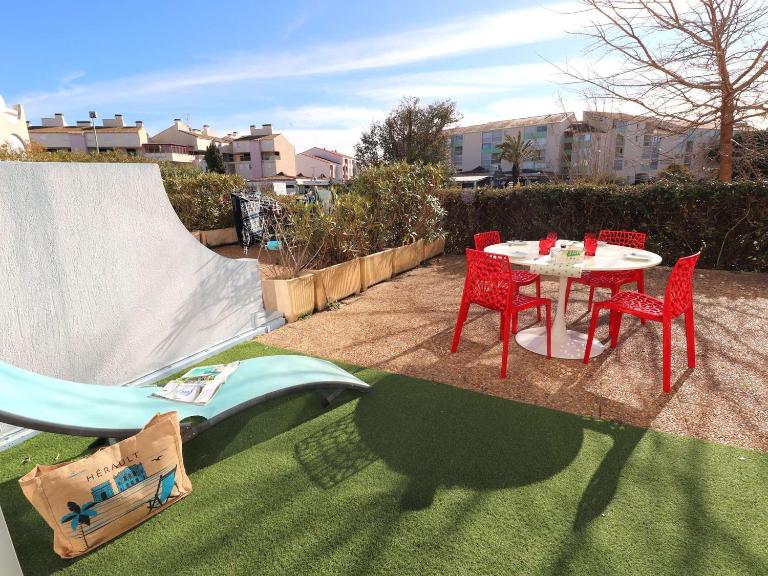 2 Pièces avec Grande Terrasse, Climatisation, Piscine et Parking au Grau-du-Roi - FR-1-307-139 - B&B Le Grau-du-Roi