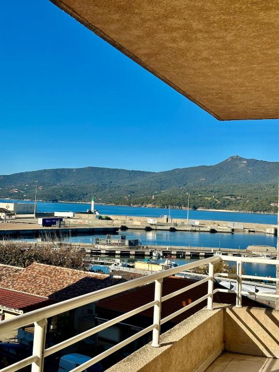 Appartement plein centre vue mer PROPRIANO - Bed and Breakfast Propriano