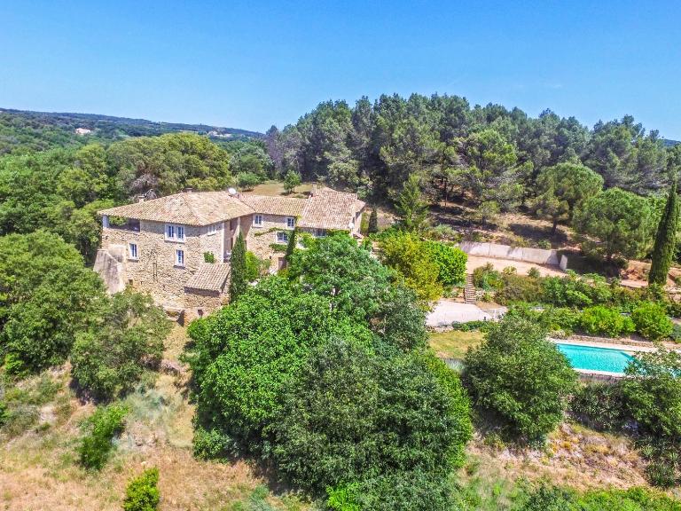 Gîtes in Mas Uzes zwembad en grote tuin - B&B Tresques
