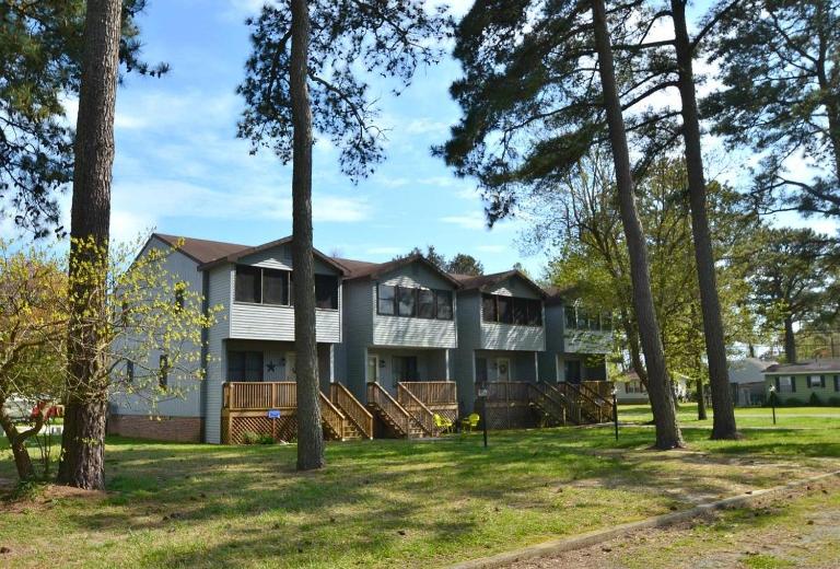 Gone Coastal - Pet friendly with screened porch! - B&B Birch Town