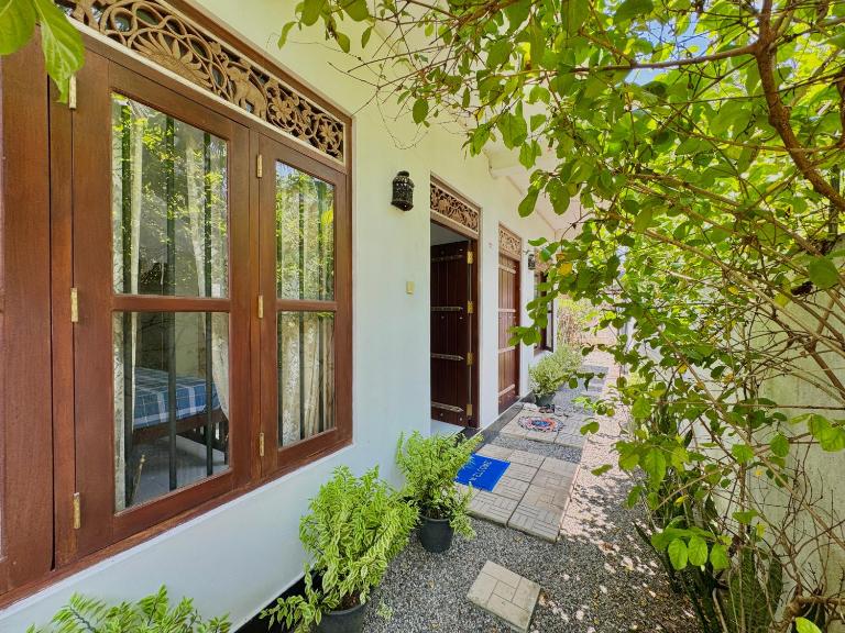 Madu - Guesthouse & Local Restaurant - Ferienwohnung Weligama
