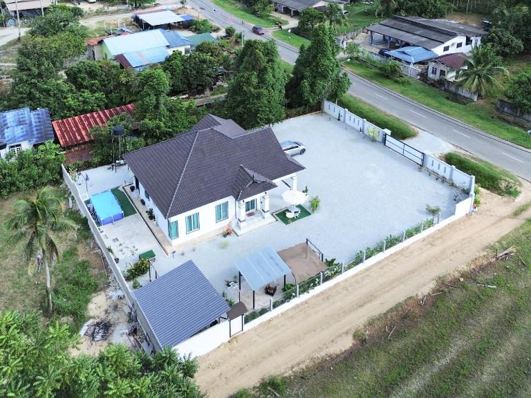 Senja Homestay besut POOL - Bed and Breakfast Jertih