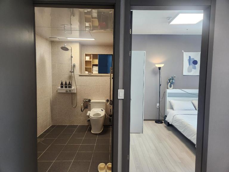 Brand New Residence with Family - Bed and Breakfast Busan