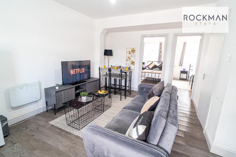 Twelve Cromwell House - Free Parking - 3 Bedrooms - Perfect for contractors - Chambres d'hôtes Grays