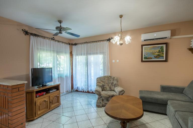 Napsugár Vendégház - B&B Poroszló