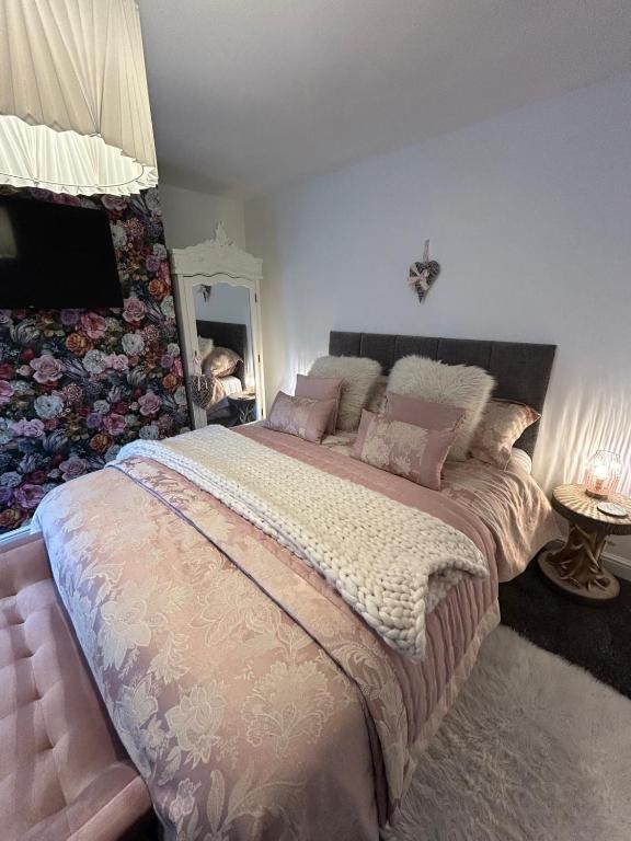 Cannons Loft Central Buxton, Duplex loft 3 bedroom Set over 3 floors stairs no lift sleeps 5 - B&B Buxton