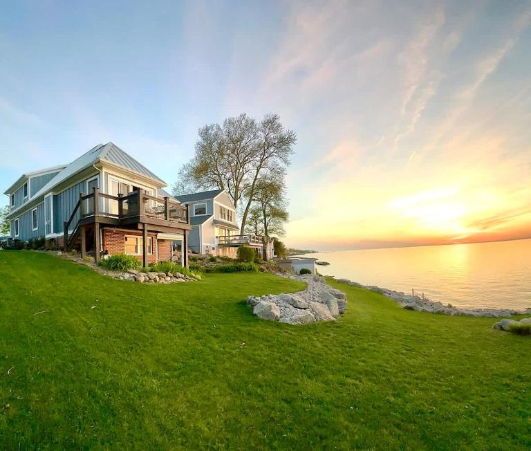The Sunset Cottage - Lakefront with Private Beach - B&B Geneva