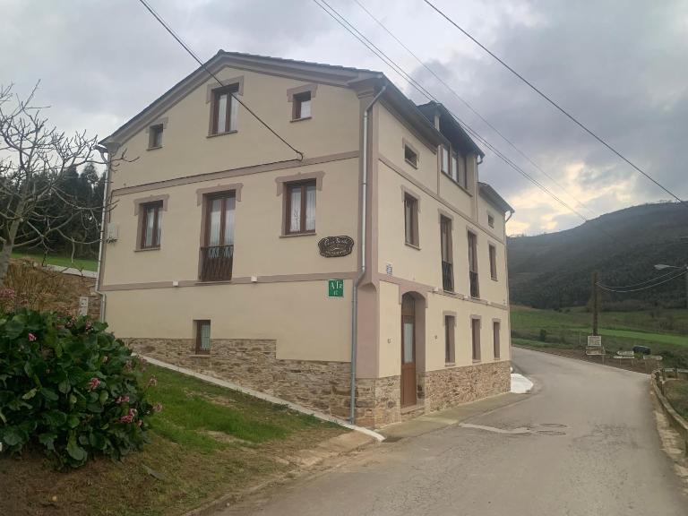 Apartamentos Casa Benito - B&B San Tirso de Abres