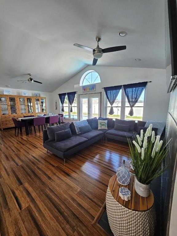 Walk to Waves - B&B Ormond Beach