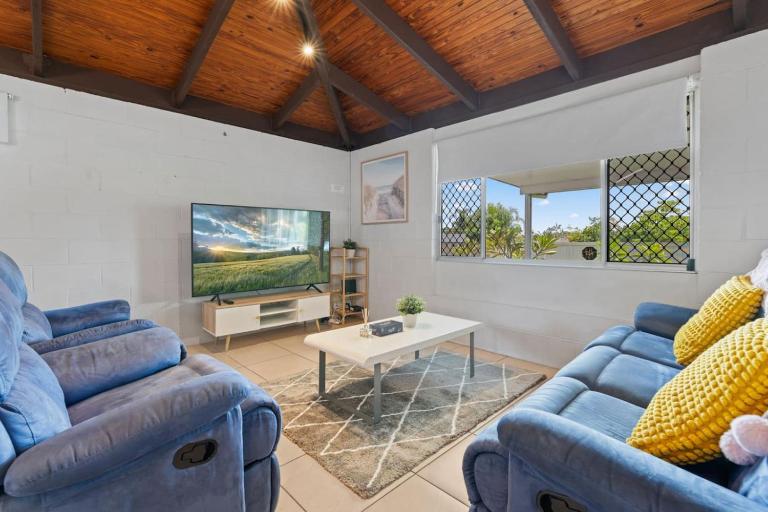 Relaxing 3BR House with ACs Near Crestmead Central - Ferienwohnung Mauriceton