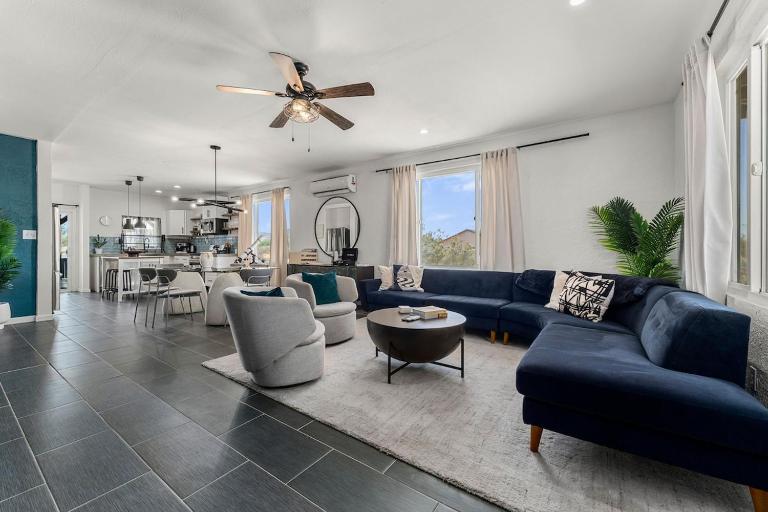 Desert Artist Oasis- Firepit - Spa - 5 min to Joshua Tree - B&B Yucca Valley