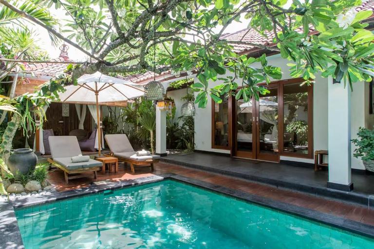 The Clovewood Villa - Bed and Breakfast Seminyak