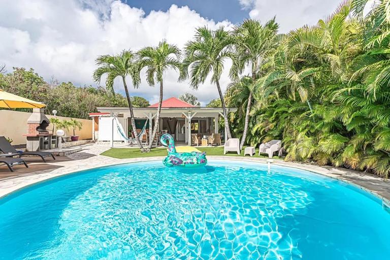 Villa KREOL INN classée 4 étoiles et sa piscine à 300 m de la mer - B&B Saint-François