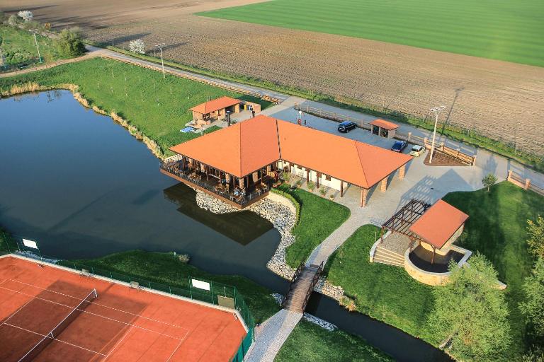 Rooms & Restaurace Na Jitrách - B&B Semice