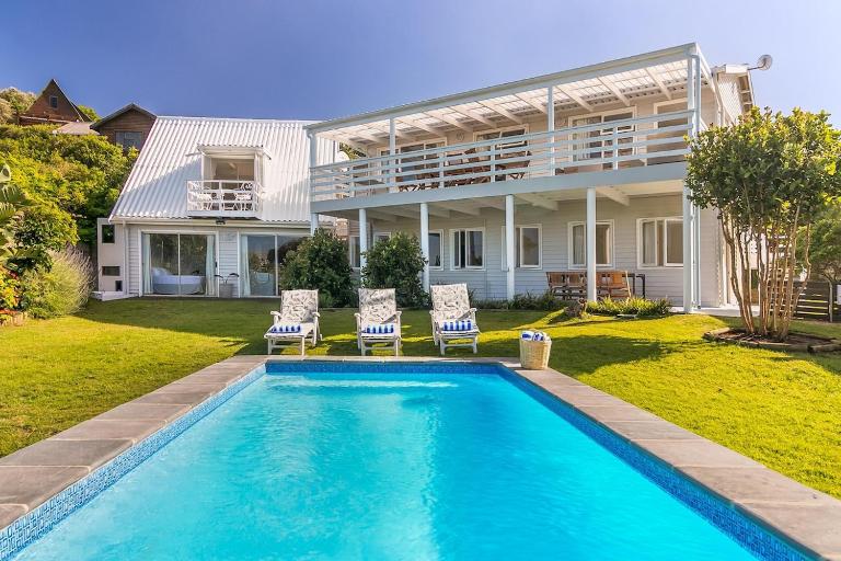 Ocean Villa in Brenton-on-Sea with pool - B&B Brenton-on-Sea